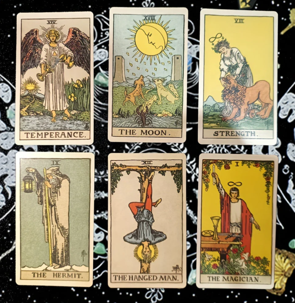 Traditional tarot deck with 78 cards