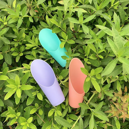Plastic Planting Shovel - Practical Tool for Moving and Fertilising Plants
