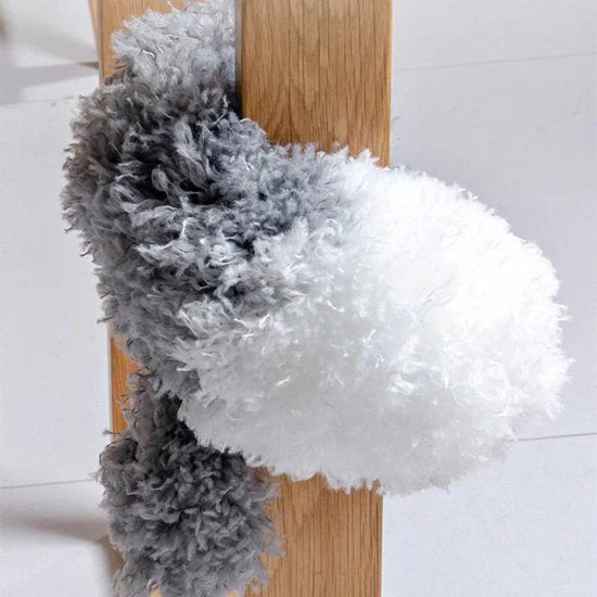Extendable Feather Duster with Extension Pole for Corners and Ceilings