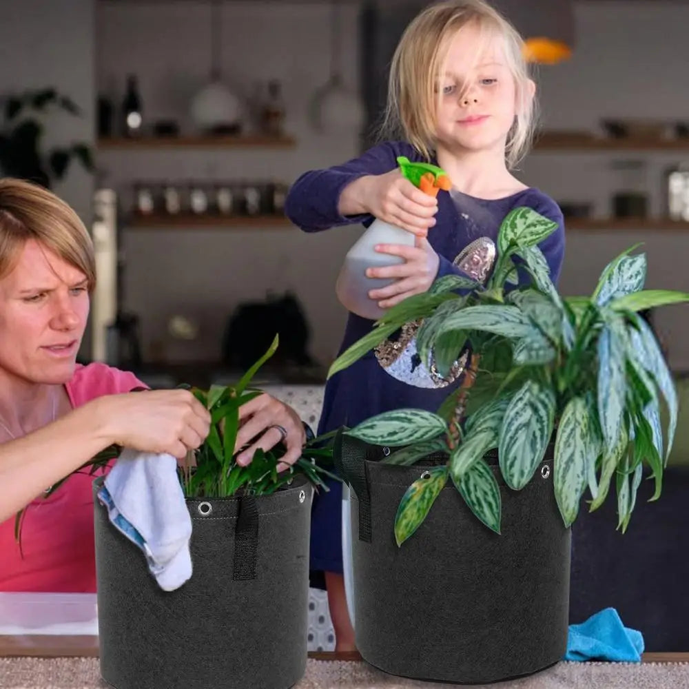 Felt Plant Bag with Carrying Handles - Breathable and Durable for Garden Plants and Flowers