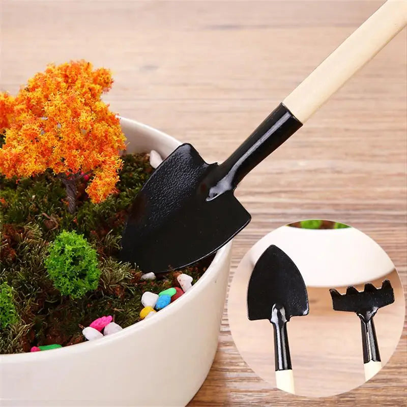 3 - Piece Garden Tool Set with Wooden Handles - Handy Shovel , Rake and Hoe for Garden Maintenance