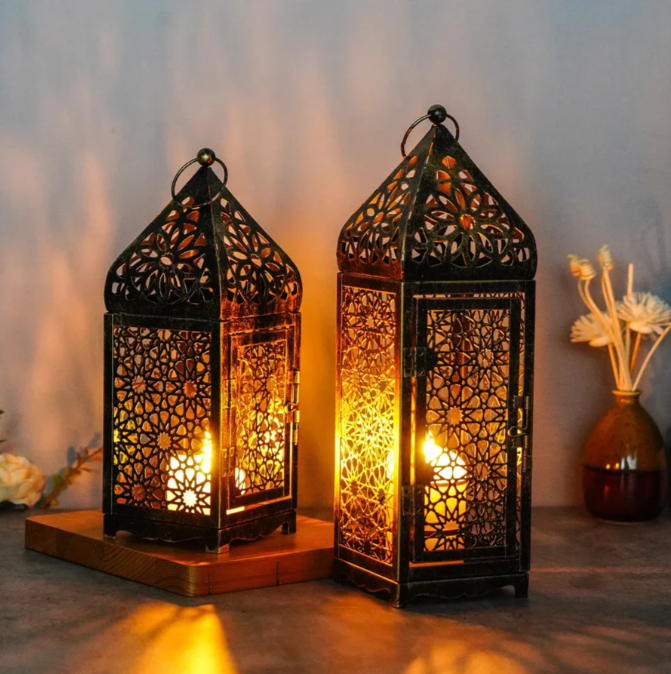 Vintage Lantern In Bronze Design