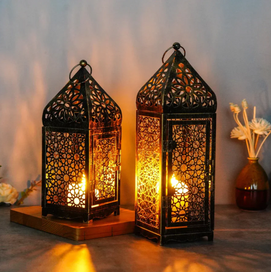 Vintage Lantern In Bronze Design