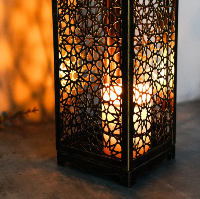 Vintage Lantern In Bronze Design
