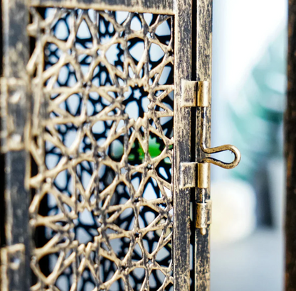 Vintage Lantern In Bronze Design