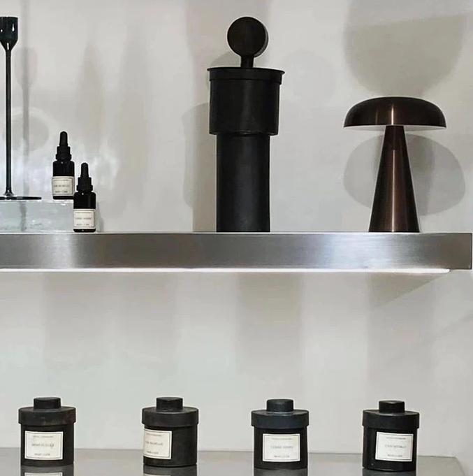 Elegant Mobile Table Lamp