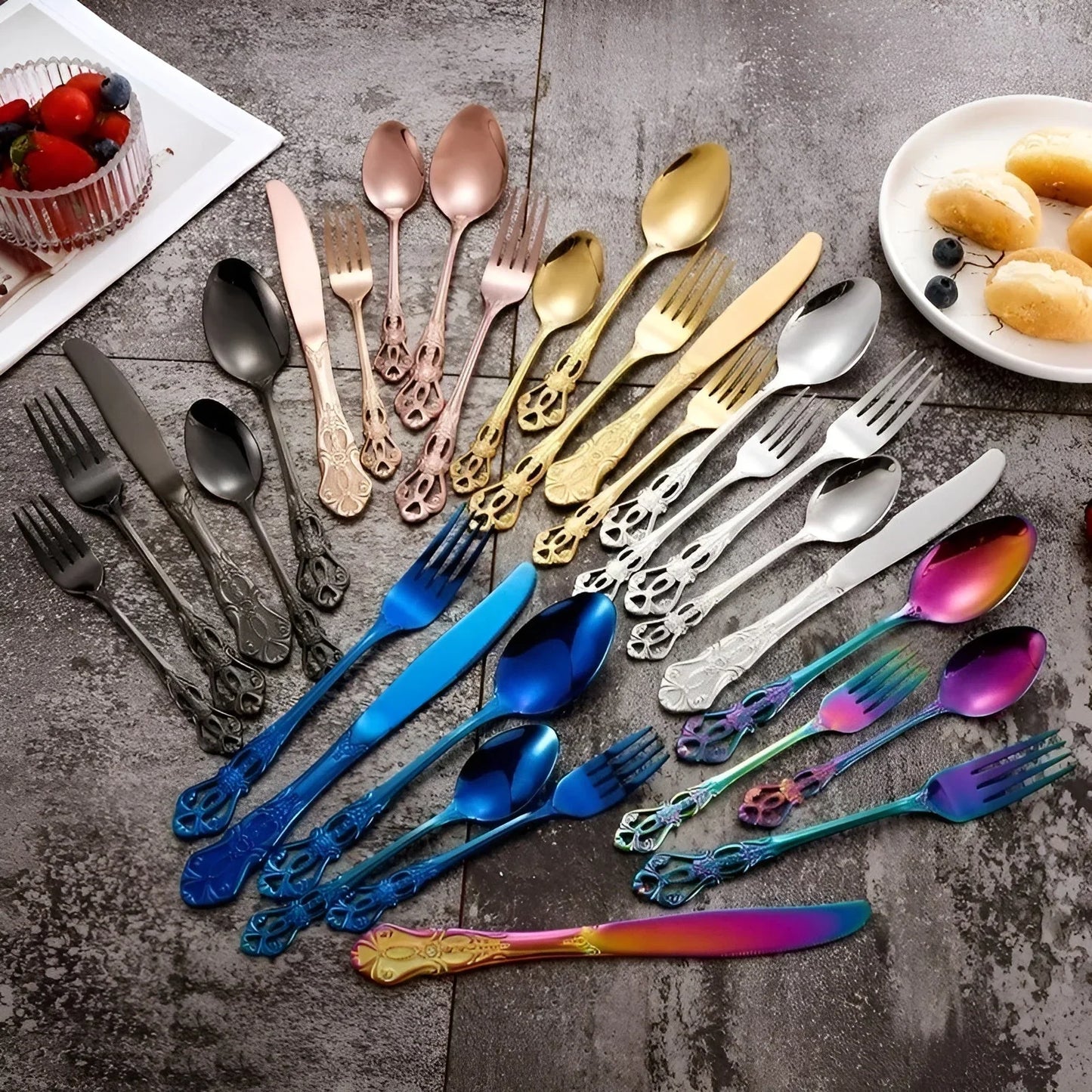 Luxurious 24 - Piece Gold Cutlery Set with Elegant Decoration